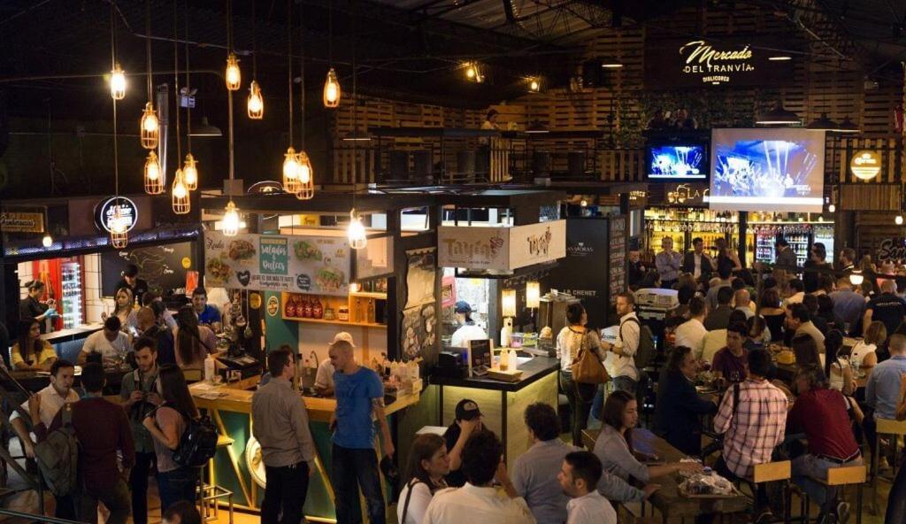 Ferienhaus Casa Entera-cerca A Mall La Y Estacion De Tranvia *