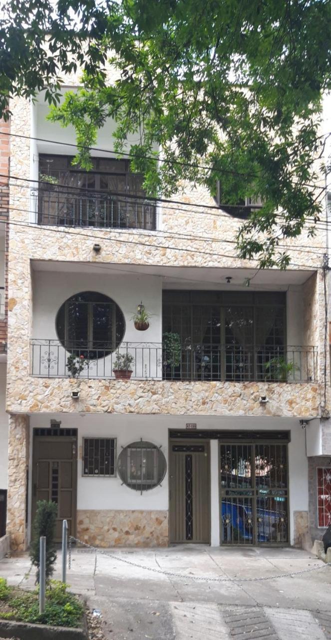 Casa Entera-cerca A Mall La Y Estacion De Tranvia Ferienhaus
