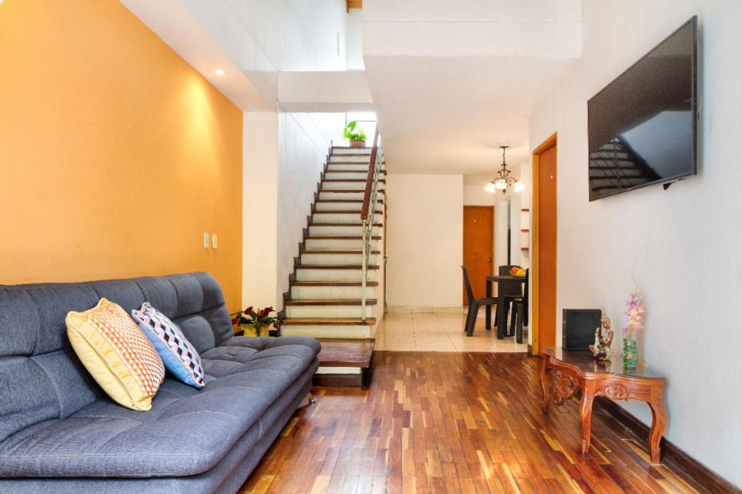 Ferienhaus Casa Entera-cerca A Mall La Y Estacion De Tranvia
