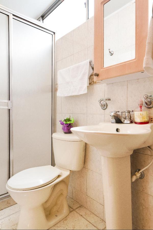 Ferienhaus Casa Entera-cerca A Mall La Y Estacion De Tranvia *