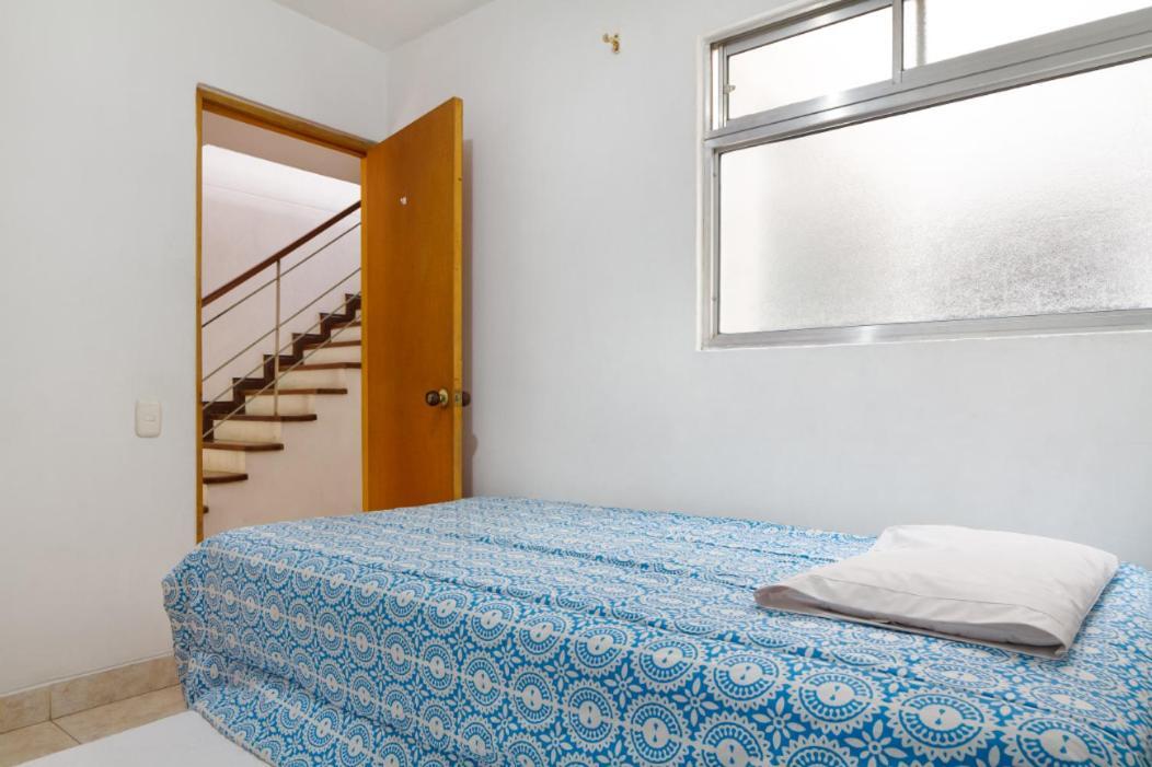 Ferienhaus Casa Entera-cerca A Mall La Y Estacion De Tranvia *