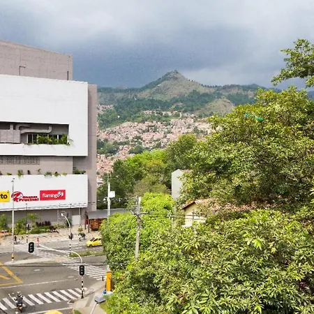 Casa Entera-Cerca A Mall La Central Y Estacion De Tranvia Medellin Exterior photo