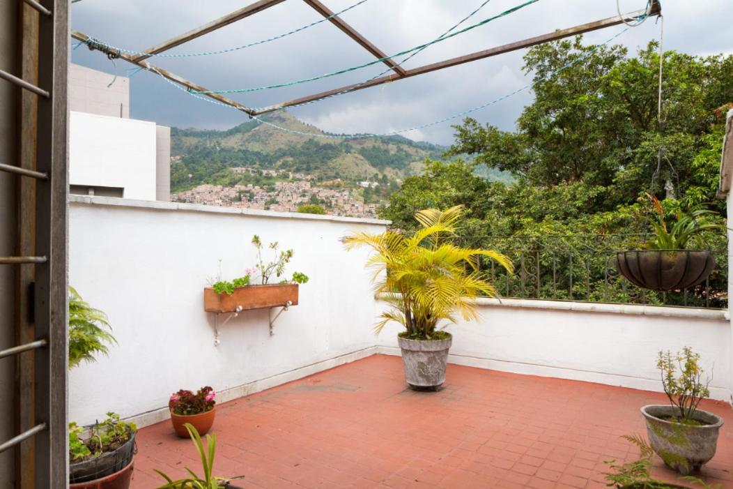 Holiday home Casa Entera-cerca A Mall La Y Estacion De Tranvia